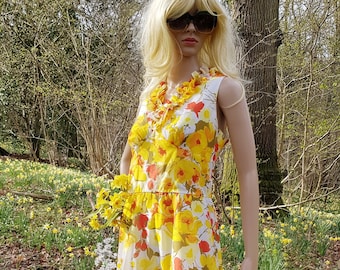 UK 10/12 (US 6/8) Pretty Vintage 1970s Sunshine Yellow Orange and White Floral Flower Power Maxi Dress