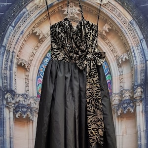 UK 10 (US 6) Beautiful Vintage 1980&#39;s Black & Gold Taffeta and Flock Occasion Evening Dress / Prom Dress by Ceremonia