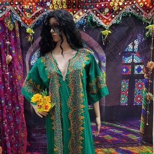 Vintage Kaftan: Lovely Vintage Green Bohemian Flared Sleeves Embroidered Kaftan