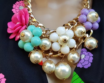 Vintage Necklace: Stunning Vintage Pink, Purple, White, Turquoise and Gold Tone Chunky Flowers, Faux Pearl and Beads Statement Necklace