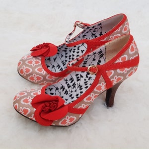 Vintage Shoes: Groovy Vintage Orange and Beige Floral Shoes by Ruby Shoo