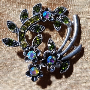 Vintage Brooch: Lovely Vintage Silver Tone Green and Aurora Borealis Glass Floral Brooch