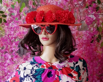 Sombrero Vintage: Divertido Sombrero de Paja Rojo Vintage de los años 1970 y 1980 con Flores Rojas