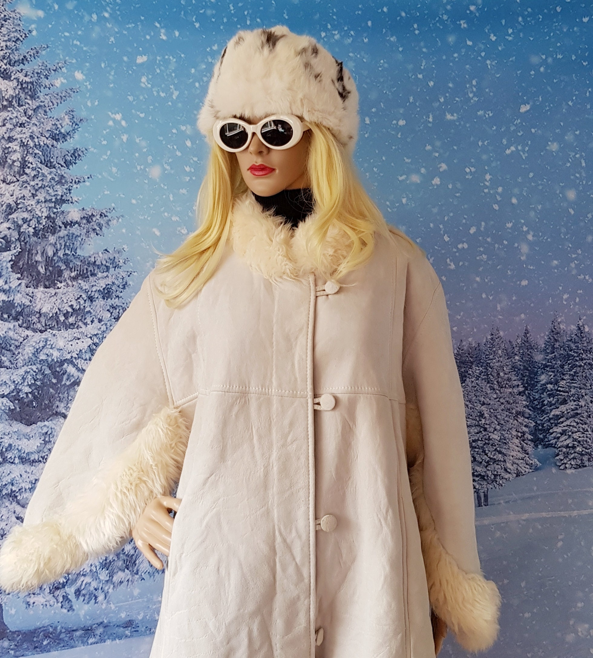 Vintage 8” Real Fur Hat 1950’s 1960’s Small Crème Tan Vintage Hat: Beautiful Vintage 1960s / 1970s White Cream and  main image 2