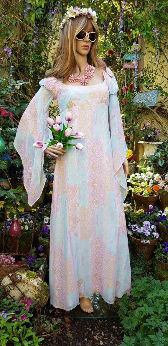 Gorgeous Vintage 1970s Quad Floaty Floral Romantic