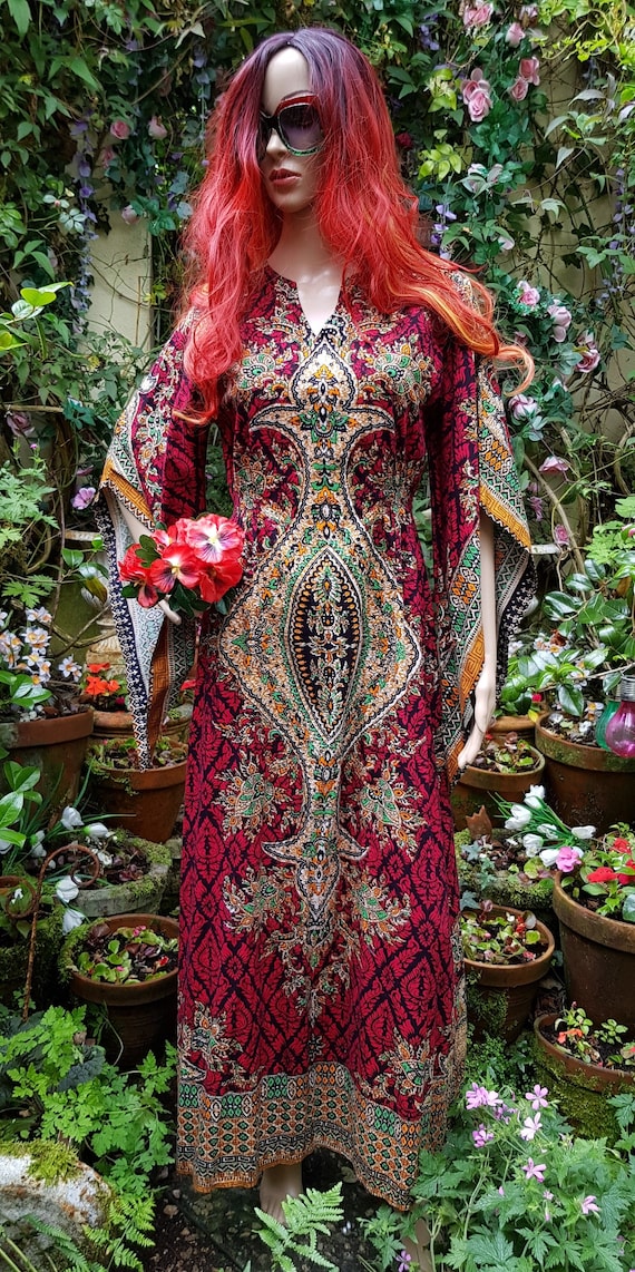 Gorgeous Vintage 1970s/80s Red Batik Cotton Kaftan