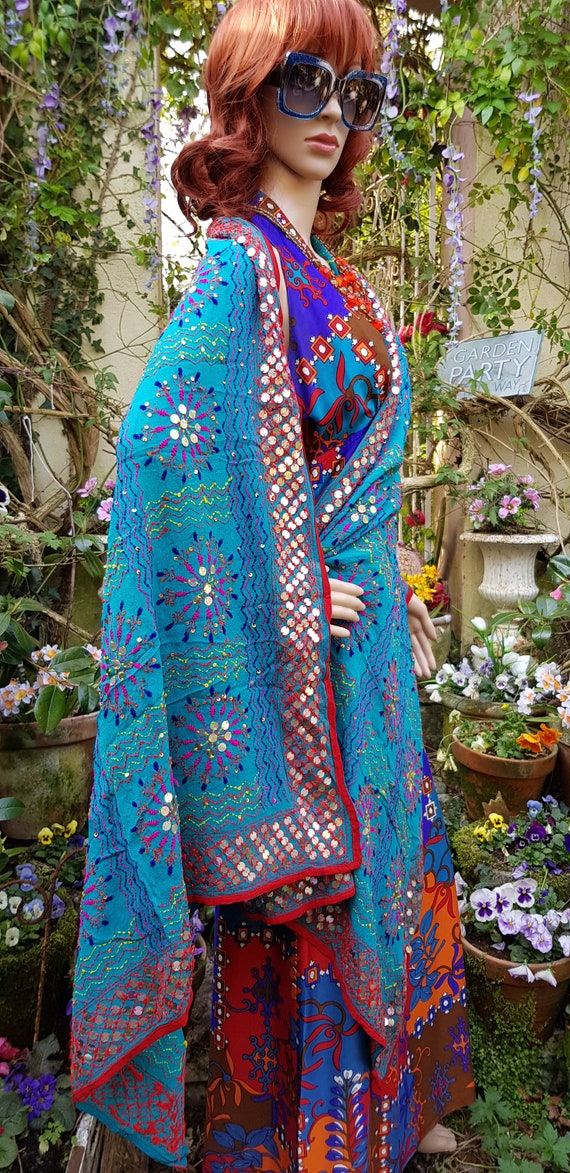 Vintage Shawl: Outstanding Vintage Bright Turquoi… - image 9