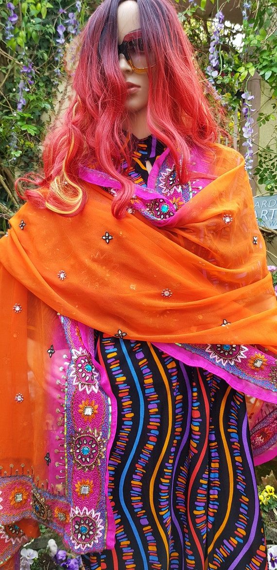 Vintage Shawl: Stunning Vintage 1970s Bright Oran… - image 9