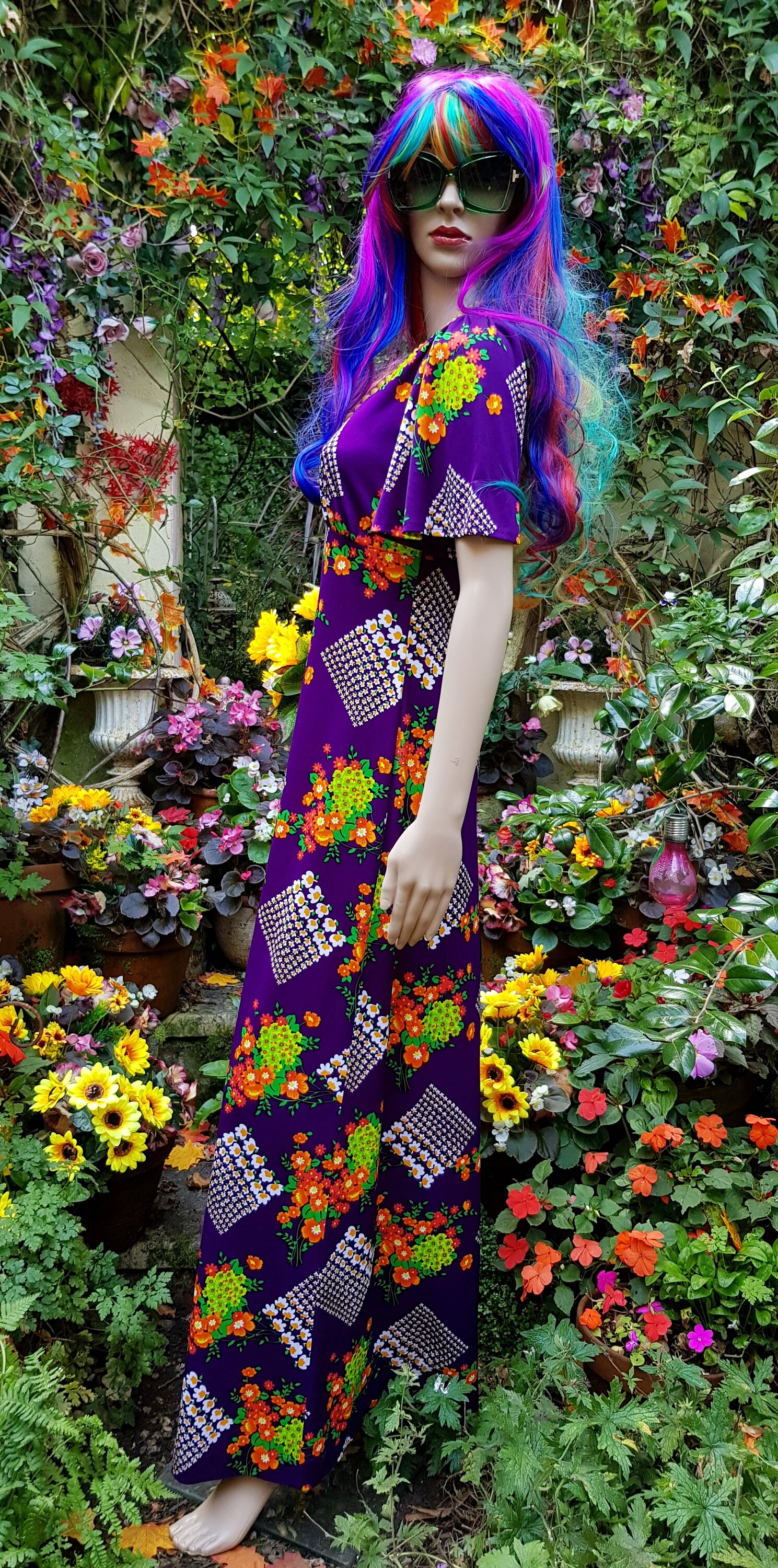 UK 8/10 (US 4/6) Fantastic Vintage 1970's Psychedelic Purple, Lime