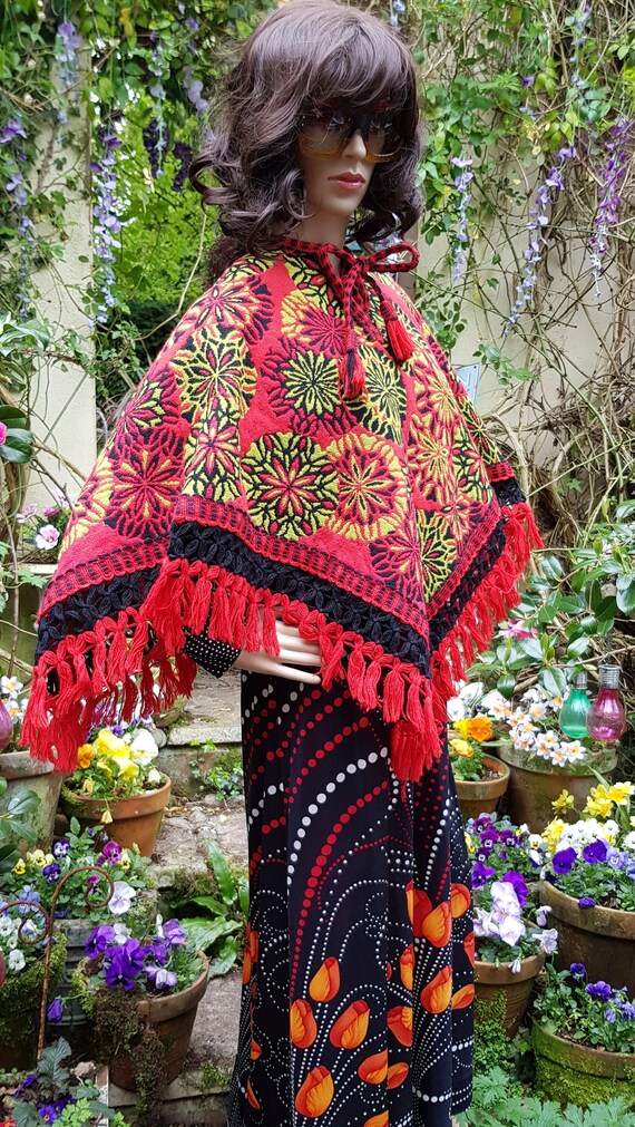 Vintage Poncho: Stunning Vintage 1960s Red, Lime … - image 9