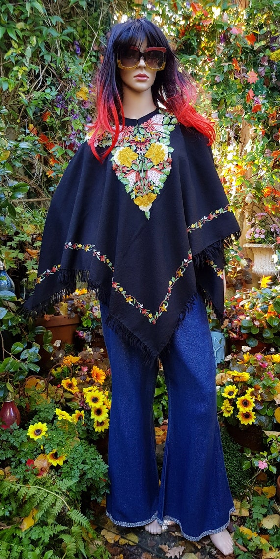 Vintage Poncho: Fabulous Vintage Black and Multicoloured 