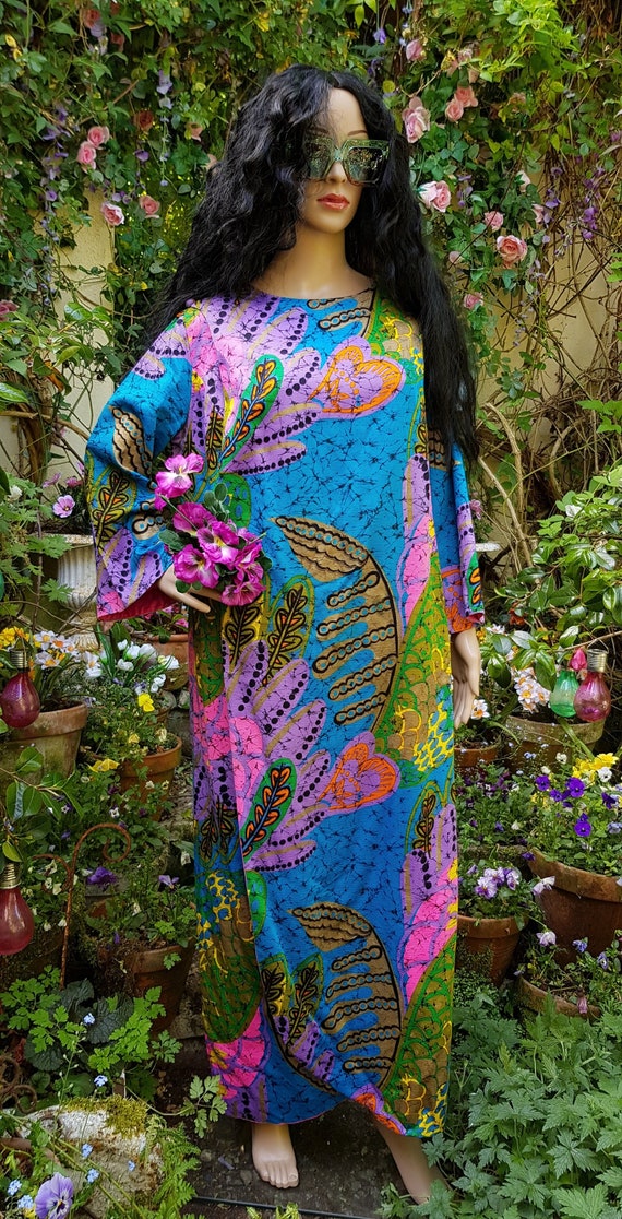 Fabulous Vintage TORI RICHARD Blue and Pink Hawaii