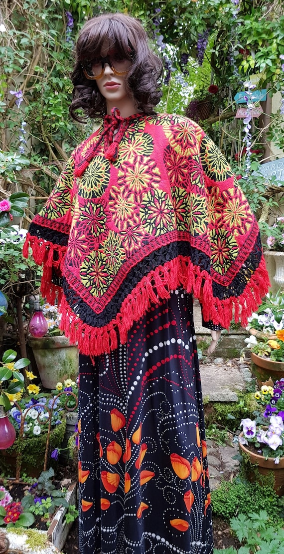 Vintage Poncho: Stunning Vintage 1960s Red, Lime … - image 4