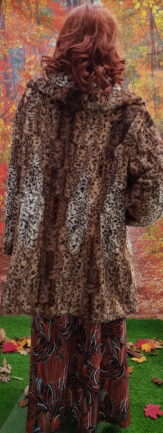 Stunning Vintage Animal / Leopard Print Faux Fur … - image 10