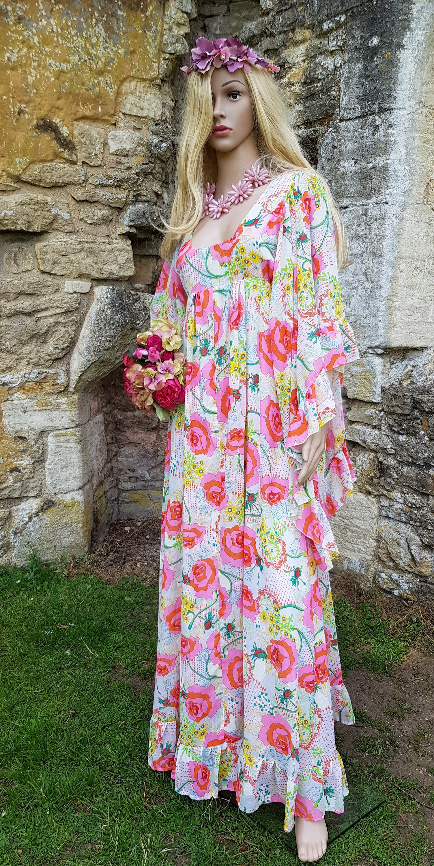 UK 8/10 (US 4/6) Beautiful Vintage 1970s Handmade Cream