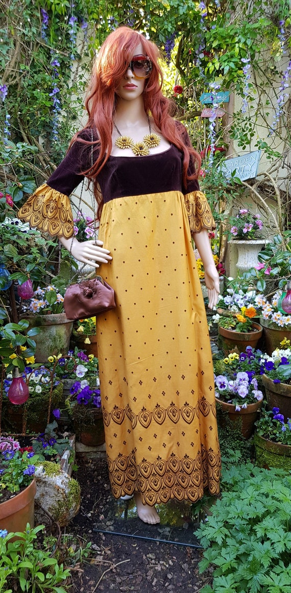 Fabulous Vintage 1970s QUAD Gold Embroidered Taffe