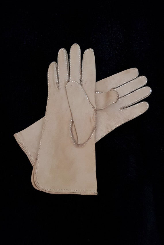 Vintage Gloves: Lovely Vintage 1960s / 1970s Ligh… - image 9