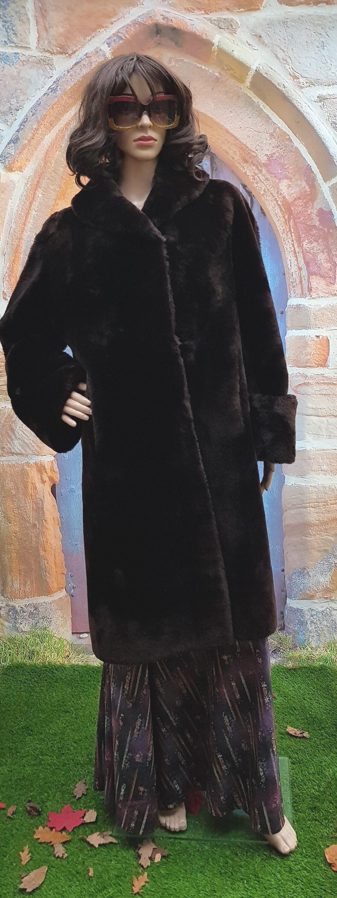 Vintage Coat: Gorgeous Vintage 1940s / 1950s Dark Brown Royal