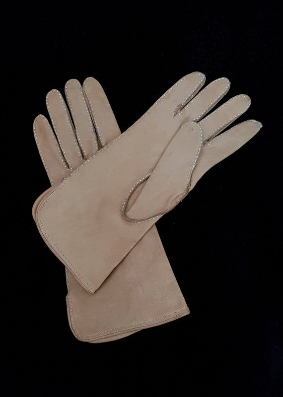 Vintage Gloves: Lovely Vintage 1960s / 1970s Ligh… - image 8