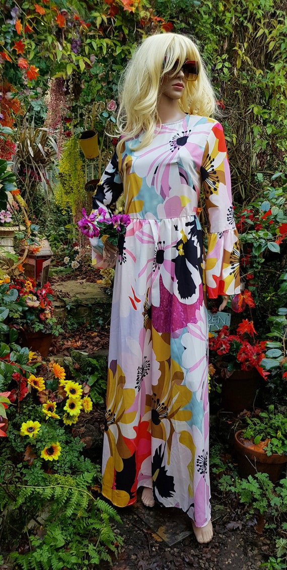 Gorgeous Vintage 1970s Style (1990s) Floral Maxi D
