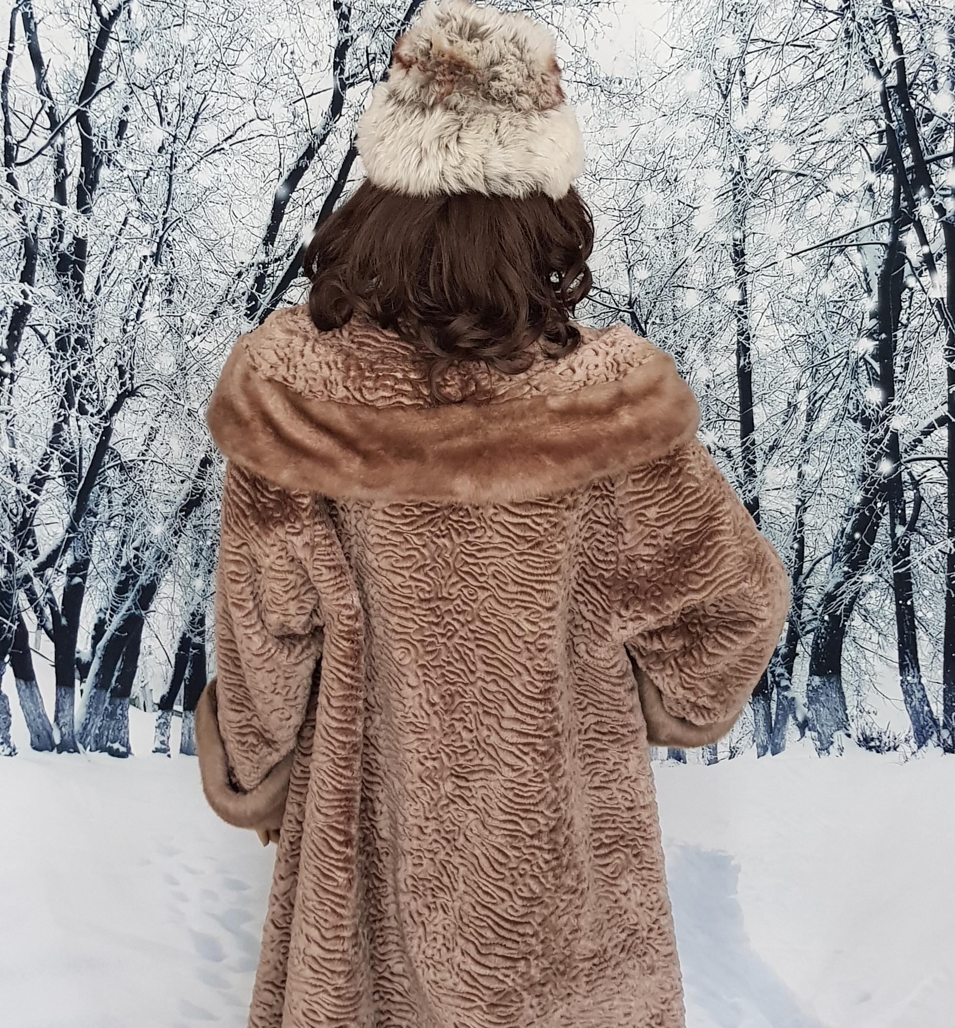 Vintage Coat: Lovely Vintage 1950s / 1960s Taupe Beige Faux