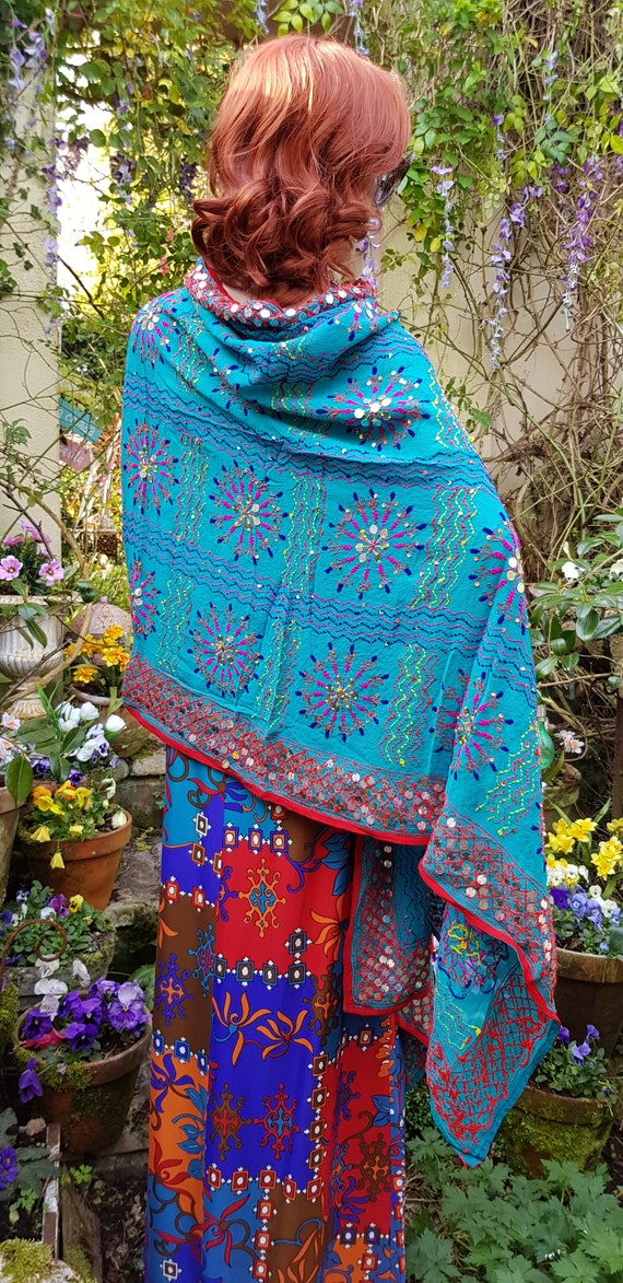 Vintage Shawl: Outstanding Vintage Bright Turquoi… - image 10