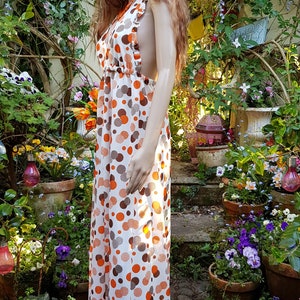 UK 6/8 US 2/4 Gorgeous Vintage 1970s Handmade White, Orange and Brown Spot / Circle / Polka Dot Print Halter Maxi Dress with Ruffles image 8