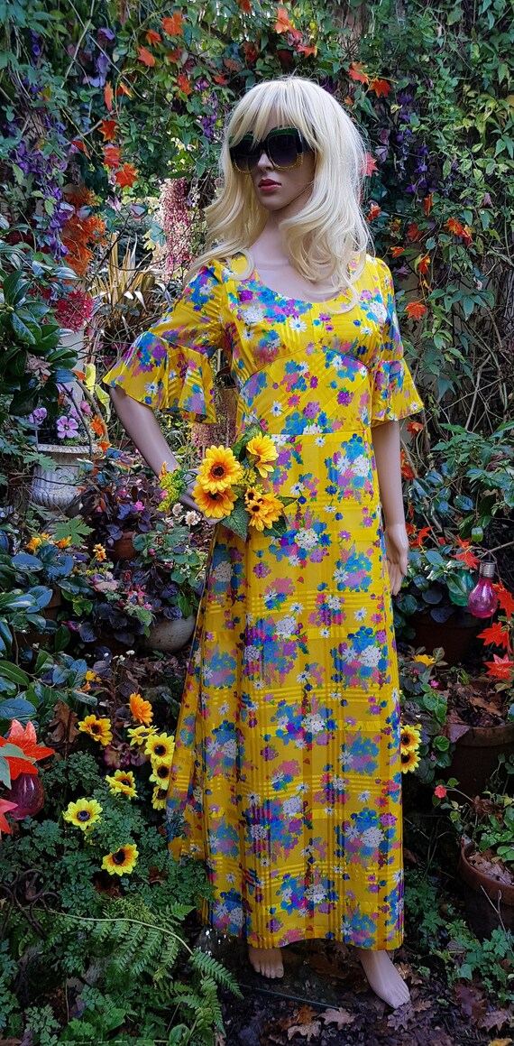 Beautiful Vintage 1970s Yellow Floral Ruffle Sleev