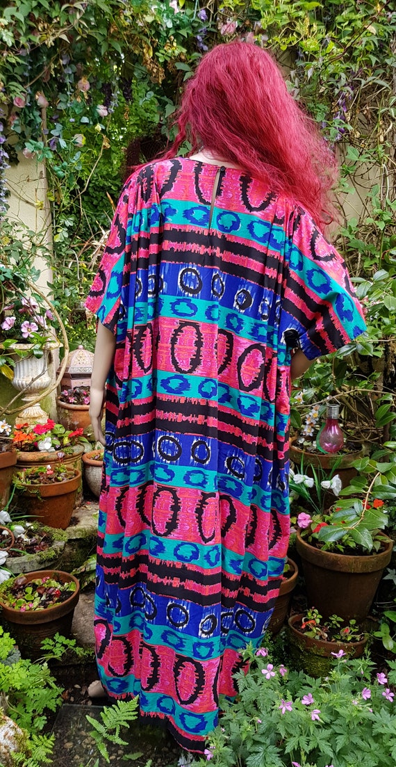 Stunning Plus Size Vintage 1970s Psychedelic Blue… - image 10