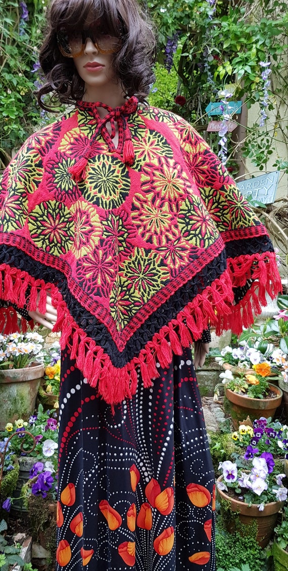 Vintage Poncho: Stunning Vintage 1960s Red, Lime … - image 3