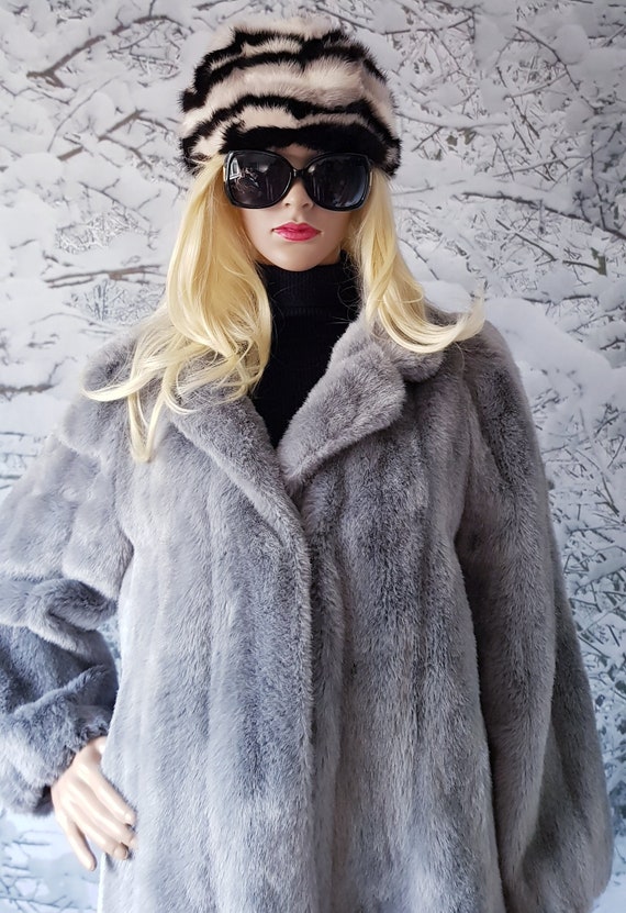 vintage fur beautiful made in Greece hat Vintage Hat: Beautiful Vintage 1970s Mid Brown Real Fur Hat  main image 3