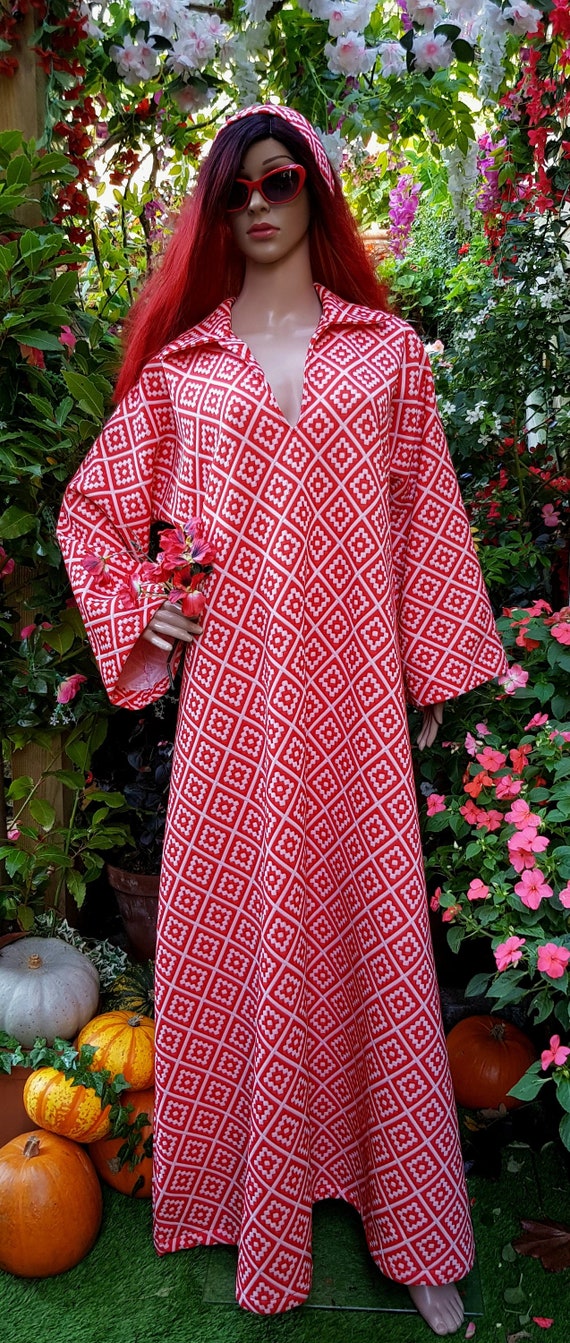 Plus Size Stunning Vintage 1970s Red & White Long… - image 3