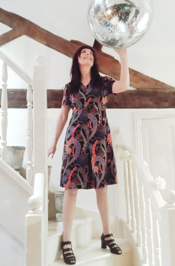 funky vintage dresses UK 12/14 (US 8/10) 1960s Collared Psychedelic Purple and Orange Lurex Paisley Midi Dress Premium knit mid Floral Wedding Guest Dresses Sash Options:With Beaded Sash with 14'' Embellishment エンブロイダリー Wedding dress