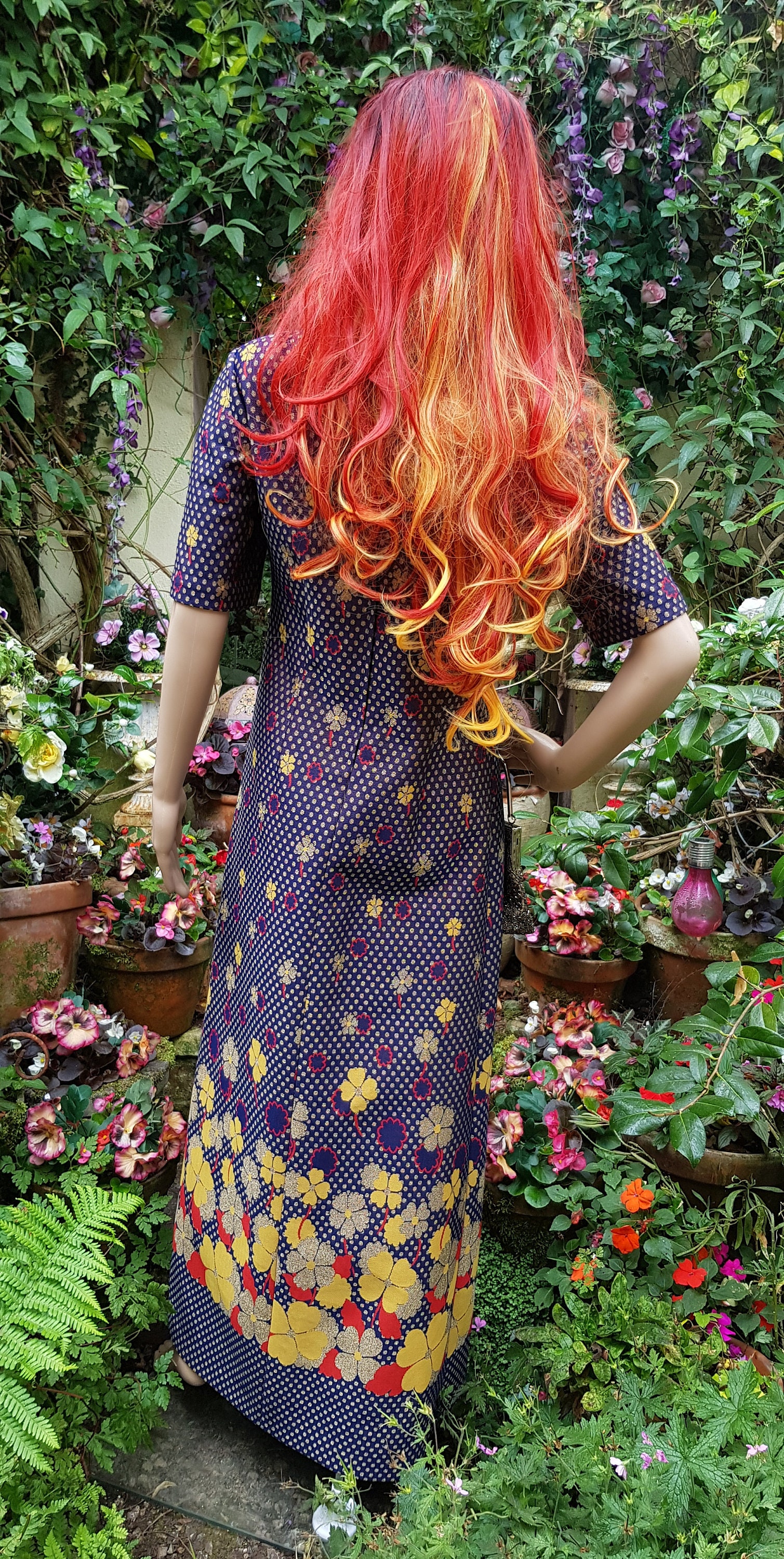 UK 10/12 (US 6/8) Funky Vintage 1960s Blue, Red and Gold