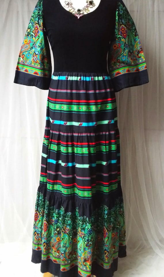 Beautiful Vintage 1970s Black, Green and Red Paisl