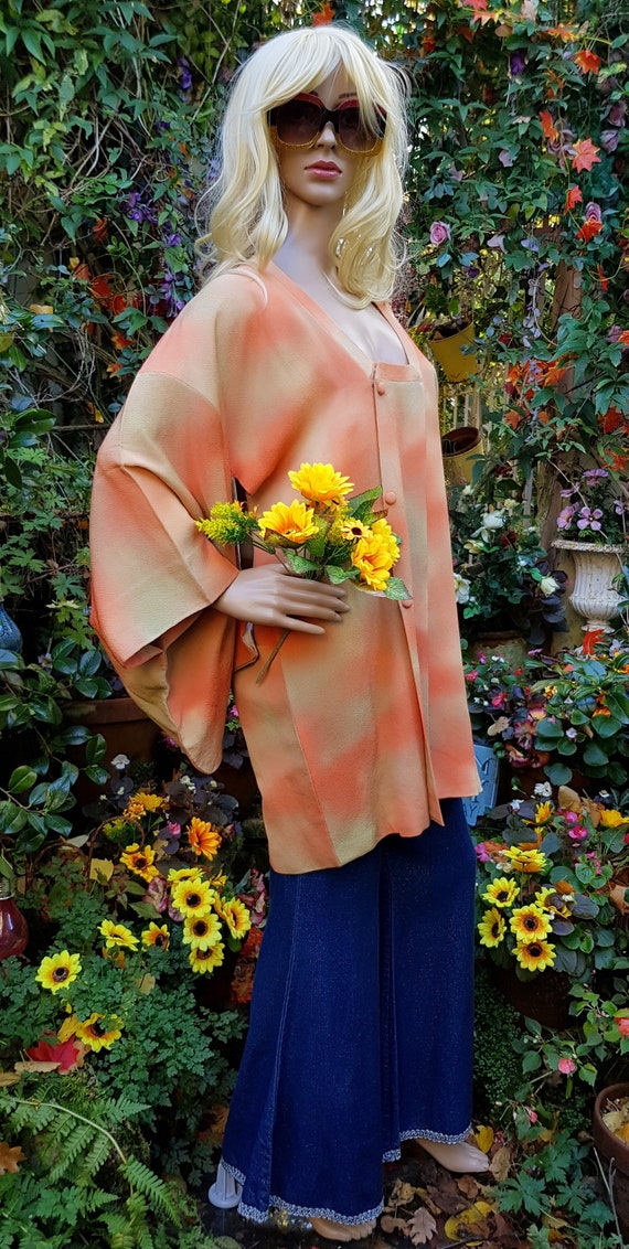 Vintage Kimono: Funky Vintage Apricot and Pale Gr… - image 6