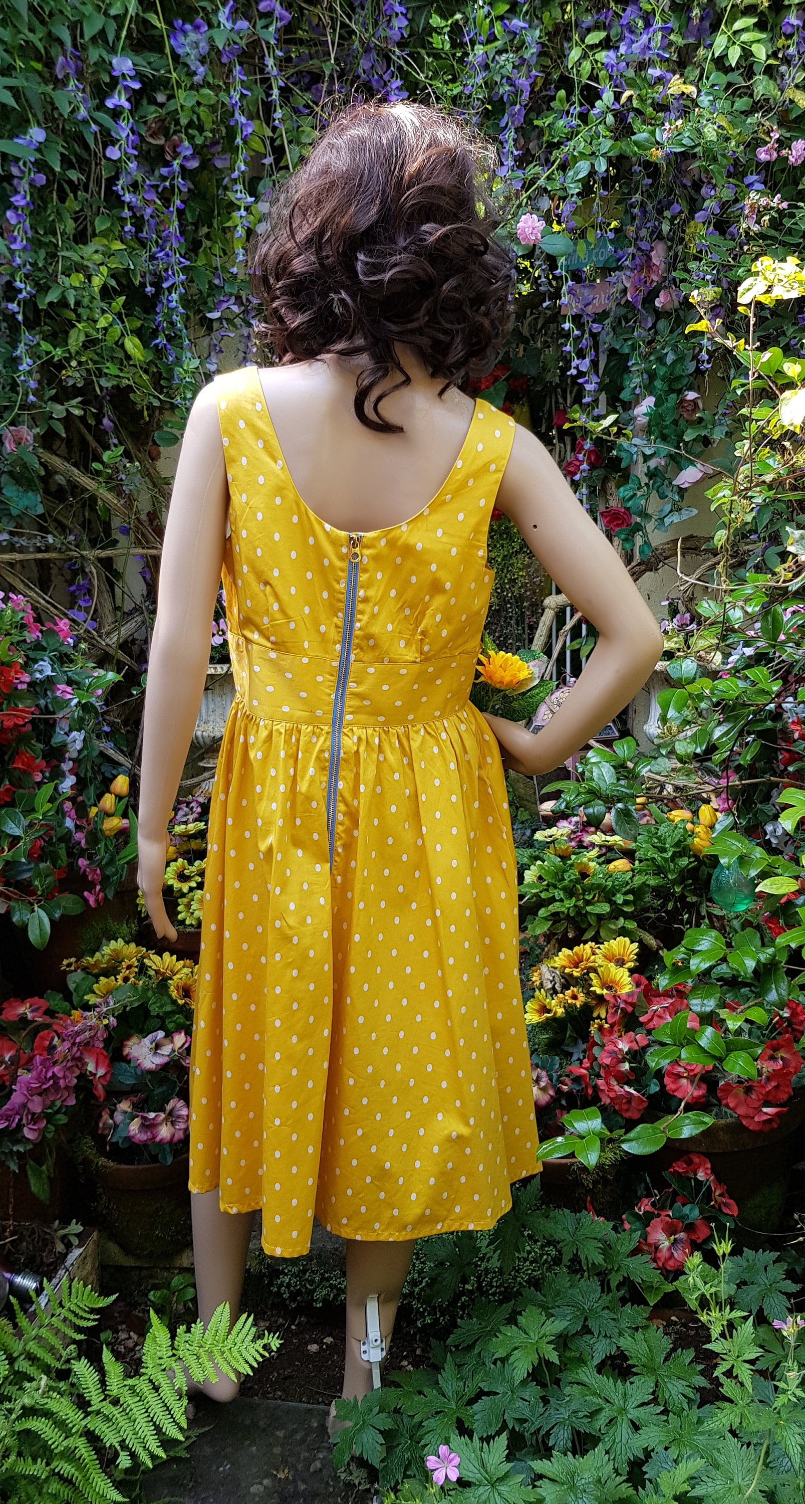 UK 12/14 (US 8/10) Fabulous Vintage 2002 1950s Style Yellow