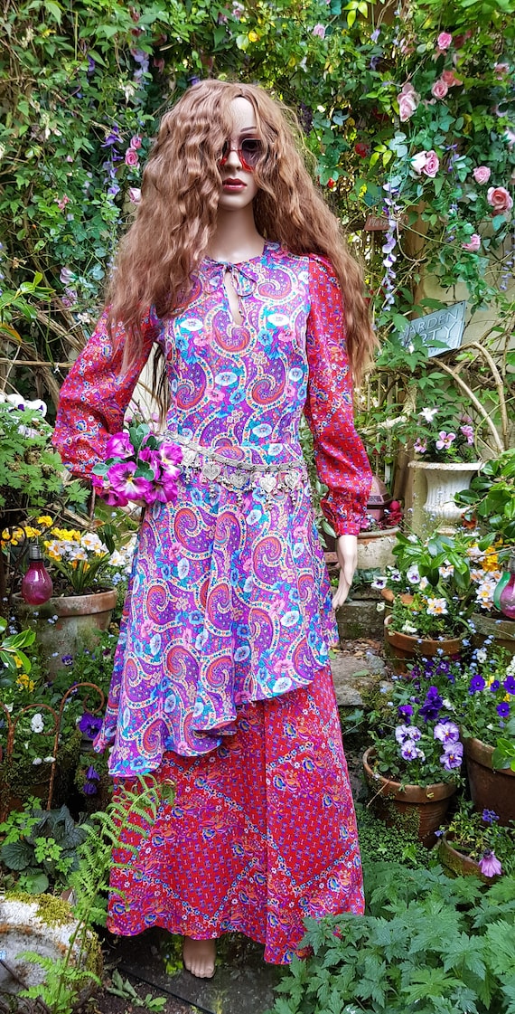 Gorgeous 1970s Pink, Purple and Red Paisley Layere