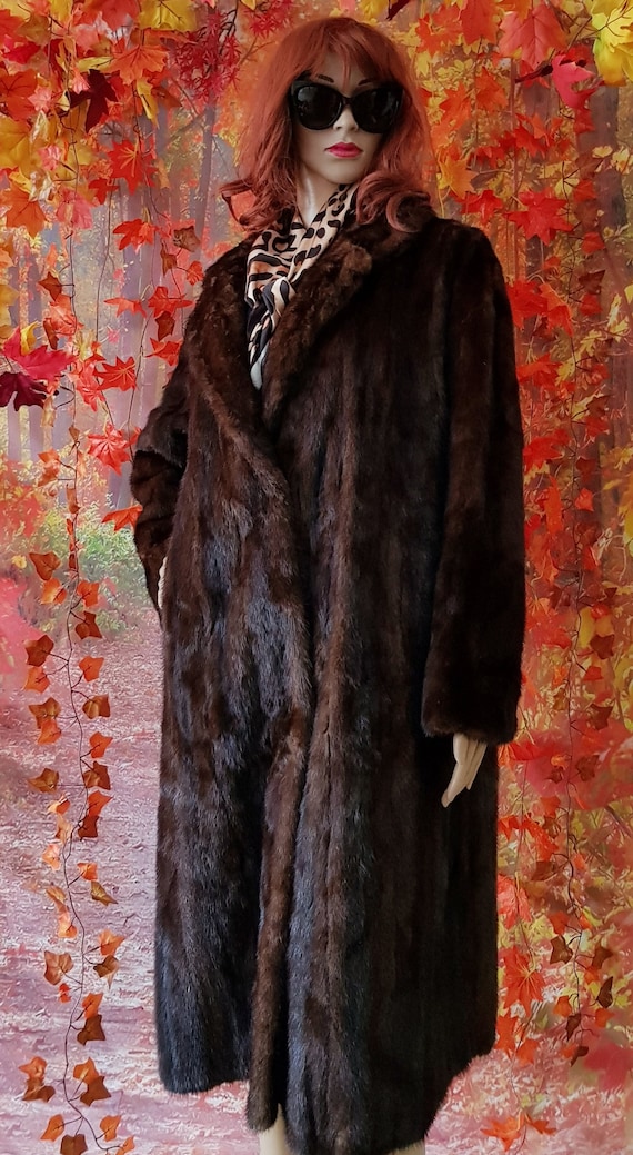 Beautiful Vintage 1960s Dark Brown Mink Real Fur C