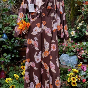 UK 10 US 6 Funky Vintage 1970s Brown & Orange Floral Print Long Maxi Angel Sleeve Robe/House Coat/Over-Dress Un-Worn with Tag image 3