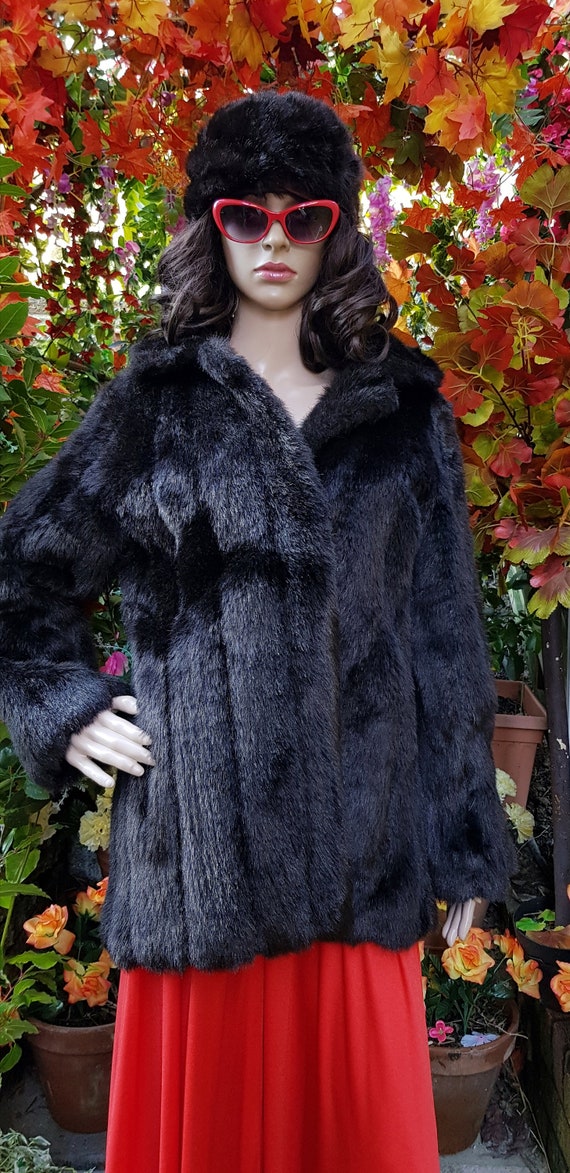 Lovely Vintage 1970s Black Faux Fur Jacket / Shor… - image 3