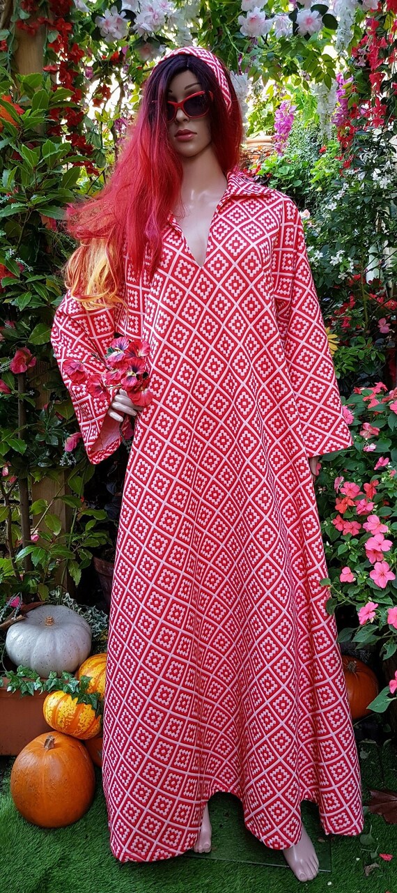 Plus Size Stunning Vintage 1970s Red & White Long… - image 1