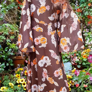 UK 10 US 6 Funky Vintage 1970s Brown & Orange Floral Print Long Maxi Angel Sleeve Robe/House Coat/Over-Dress Un-Worn with Tag image 10