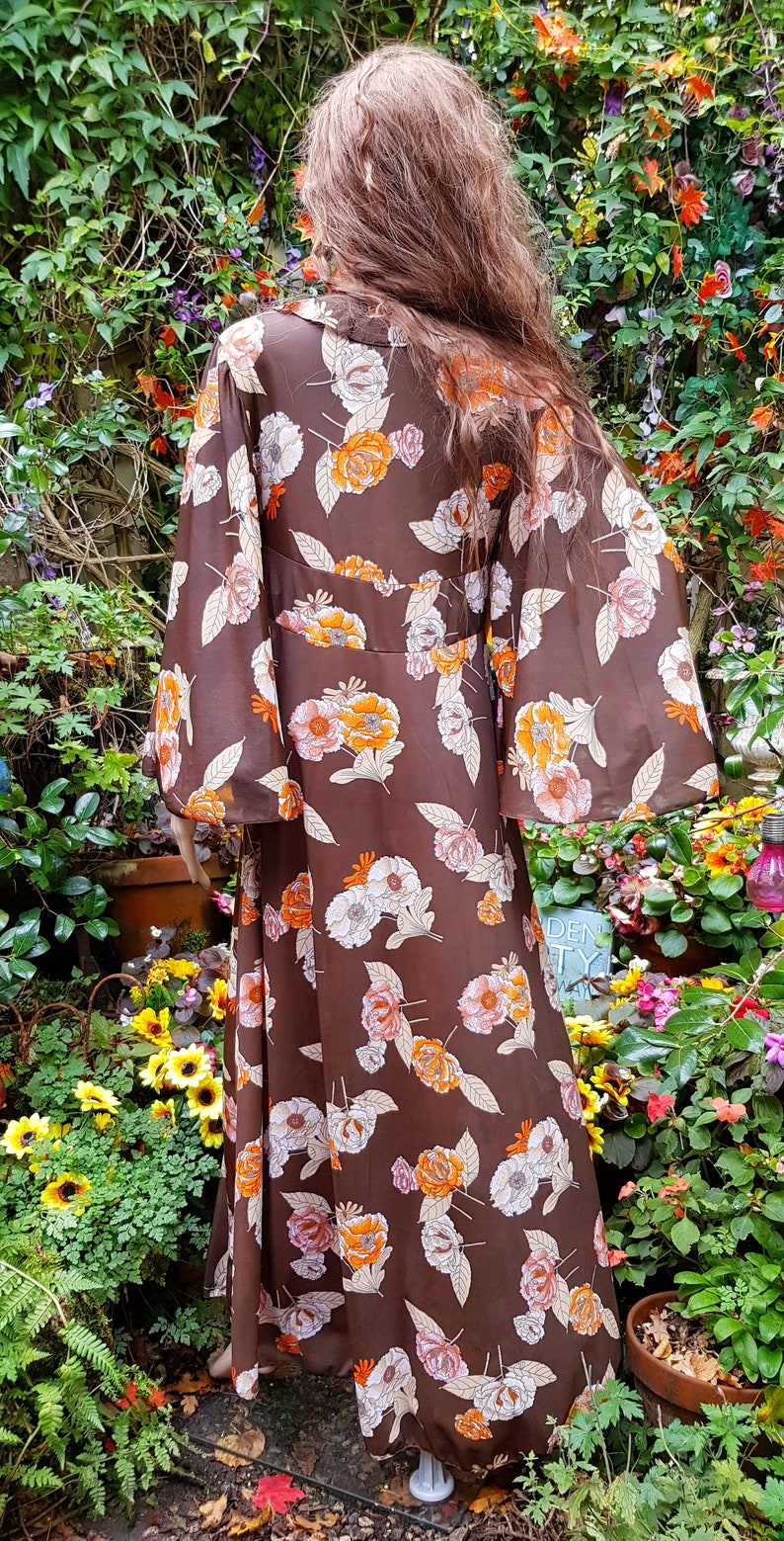 UK 10 US 6 Funky Vintage 1970s Brown & Orange Floral Print Long Maxi Angel Sleeve Robe/House Coat/Over-Dress Un-Worn with Tag image 10