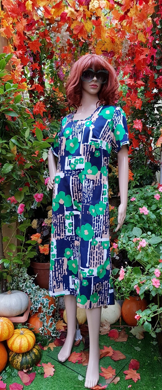 UK 12/14 (US 8/10) Groovy Vintage 1960s Psychedelic Green Blue White Floral Flower Power Mod Shift Midi Dress