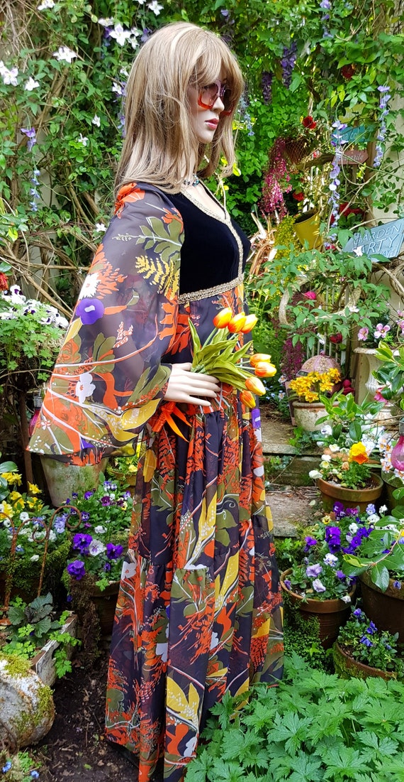 Stunning Vintage 1970s Psychedelic Floral Maxi Dre