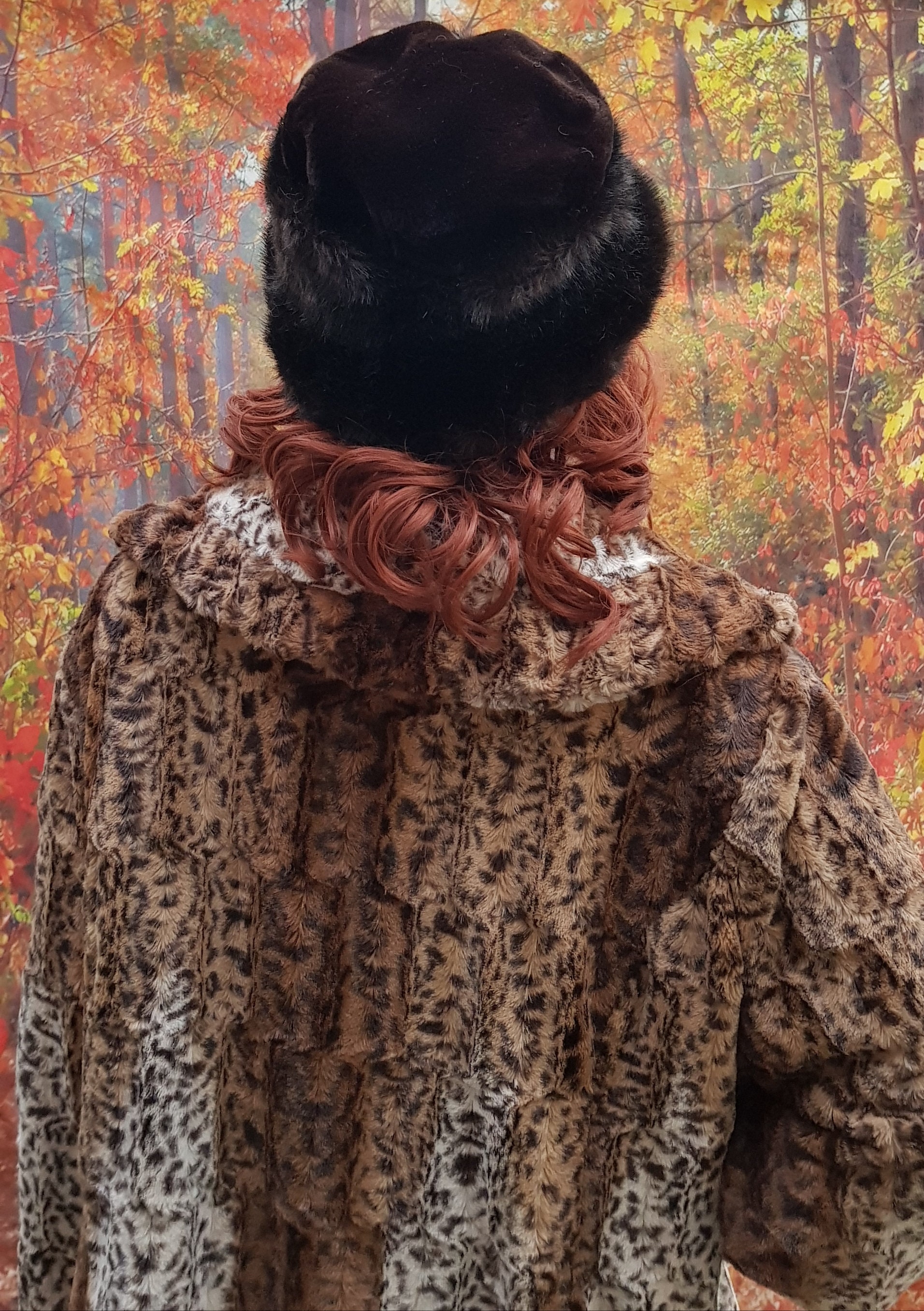 Vintage Hat: Fab Vintage 1960s/70s Dark Brown Cosy Faux Fur  display picture 2