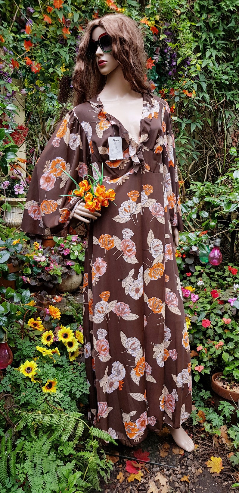 UK 10 US 6 Funky Vintage 1970s Brown & Orange Floral Print Long Maxi Angel Sleeve Robe/House Coat/Over-Dress Un-Worn with Tag image 2