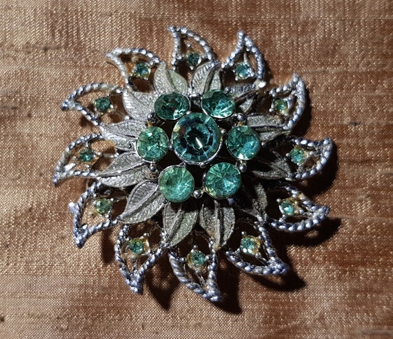 【激安通販 オンラインショップ】日用品 Brooch: Vintage Lovely and Green Tone Silver 1960s Vintage アクセサリー