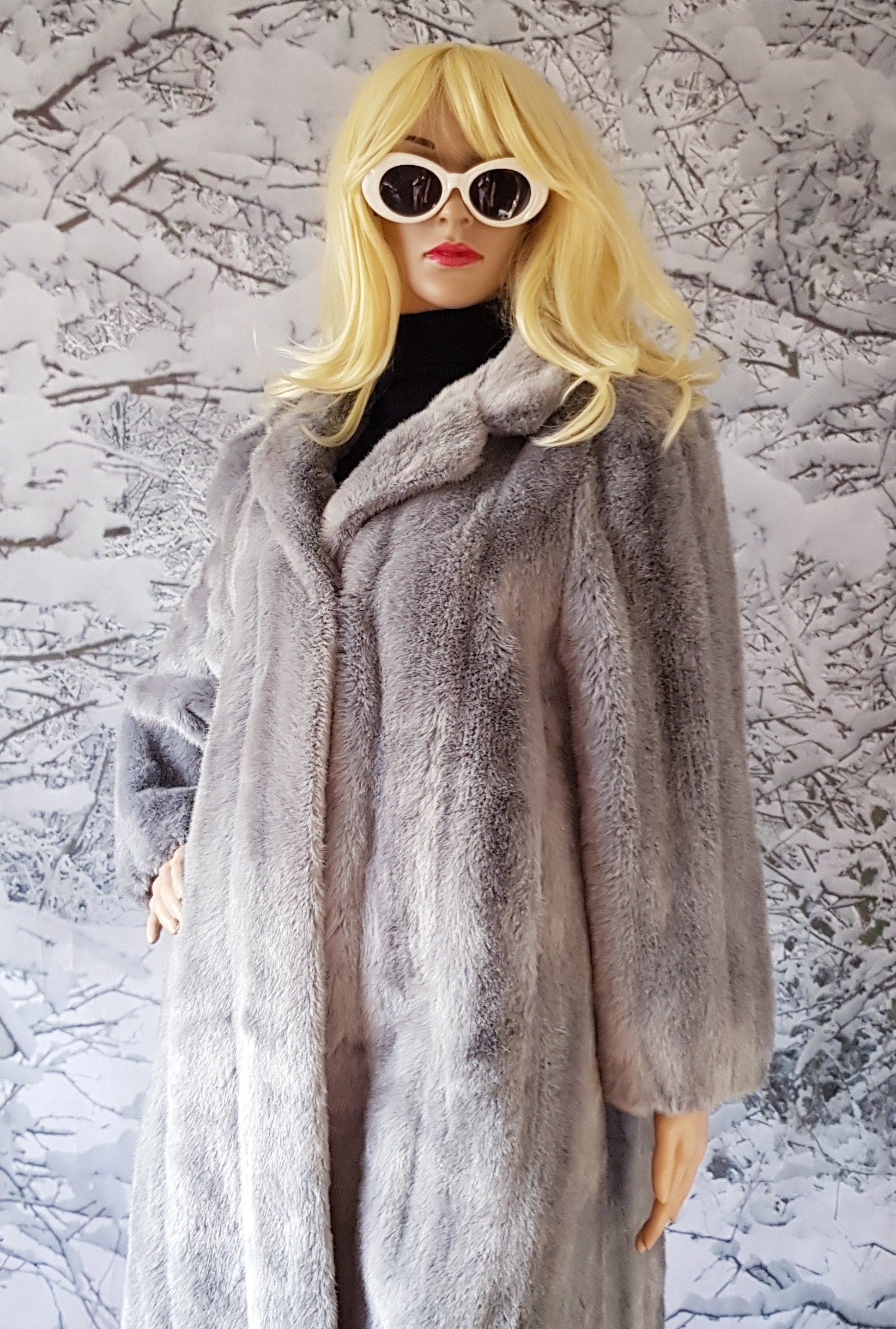 新品タグ付き　ameri vintage UND ELEGANTFU COAT Vintage Coat: Gorgeous Vintage 1970s Pale Grey Faux Fur Coat